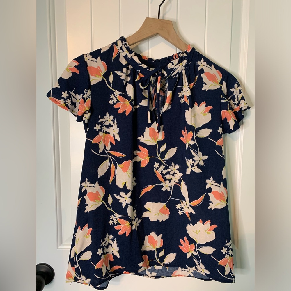 Studio B by Bobeau Women’s spring/summer fashion top- size Small